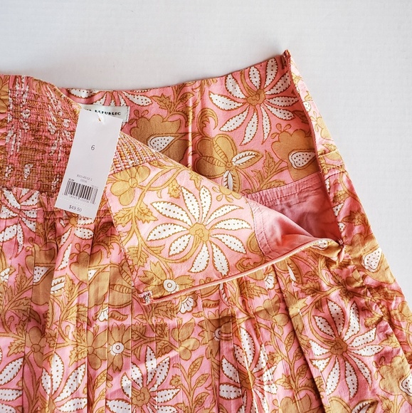 Banana Republic Dresses & Skirts - New! Banana Republic Floral Pleated Boho Skirt M